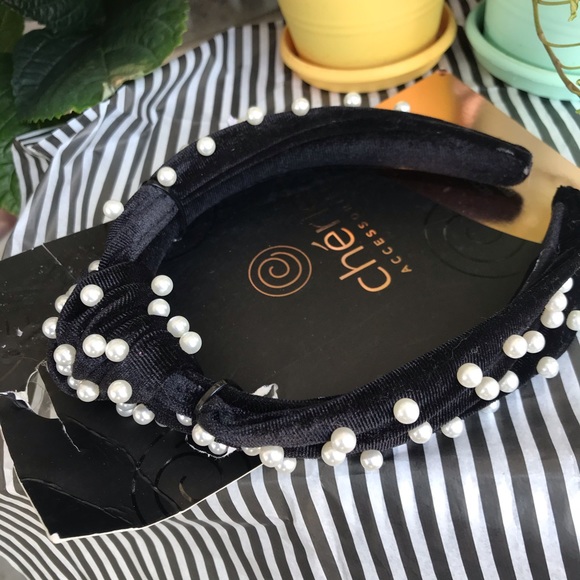 Black Knotted Velvet Headband - Picture 3 of 5